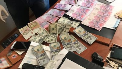 Чернівецький чиновник впійманий на хабарі - Сенюк