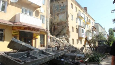У храмі Дрогобича - поминальна літургія за загиблими під завалами будинку людьми