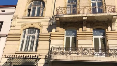У Львові розвалюється ще один балкон (ФОТО)