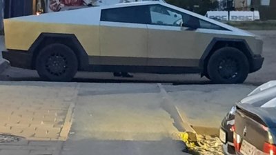 У Львові курсує Tesla Cybertruck (ФОТО)