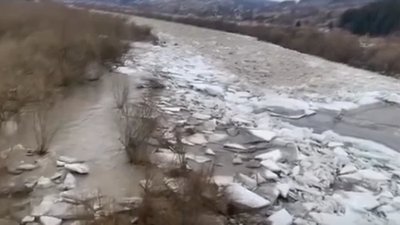 На Львівщині зафіксовано рух великих крижин за течією