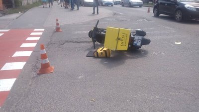 У Львові  в ДТП потрапив легковик і кур‘єр з доставки піци (ФОТО)