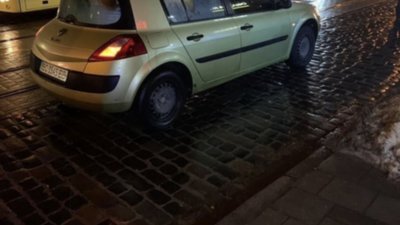 У Львові автомобіль збив пішохода (ФОТО)