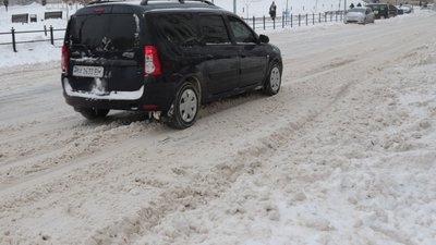 На вулицях Львова вдень працює 141 одиниця техніки і 1653 двірники (ВІДЕО)