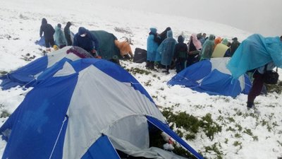 У Карпатах випав сніг, рятувальники евакуювали дитячий табір