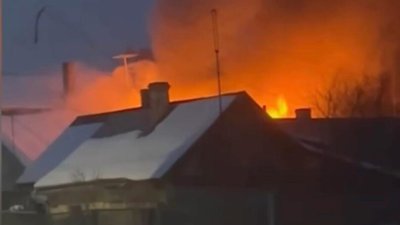 У Львові горить приватний будинок