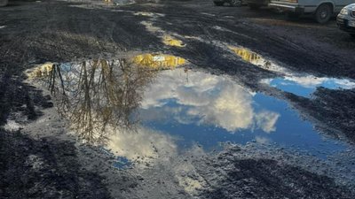 У Львові двір багатоповерхівки перетворився на болото (ФОТО)