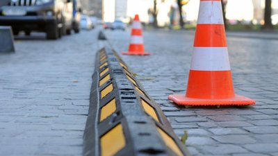 На центральному проспекті Львова «Мерседес» заднім ходом наїхав на пішохода