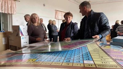 Польські волонтери передали для школярів Яворівщини приладдя для навчання (ФОТО)