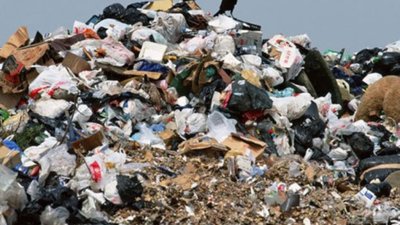 На Львівщині сміттєзвалище забруднює річку