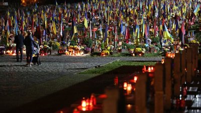 У Львові запалять лампадки на могилах полеглих Героїв