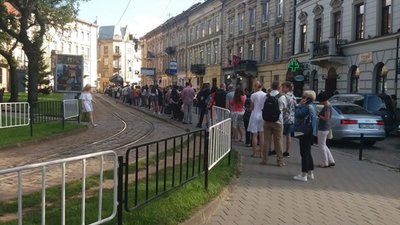 Пішли на карантин: у Львові не курсують трамваї (ФОТО)