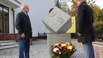 У Коломиї відкрили пам'ятний знак політику Михайлу Вишиванюку (ВІДЕО)