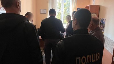 На Львівщині виявили хитрого держреєстратора