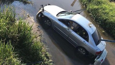 На Львівщині автомобіль злетів з мосту (ФОТО)