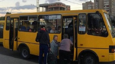 Пенсіонерка зламала руку у львівській маршрутці