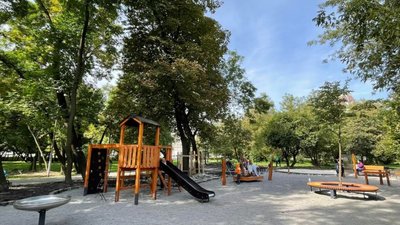У парку «700-річчя Львова» облаштували великий дитячий ігровий простір