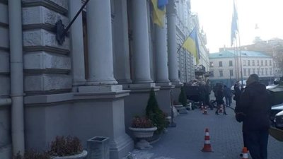 Львівська ОДА почала розвалюватися на очах (ФОТОФАКТ)