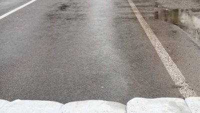 На Закарпатті перекрили дорогу через підтоплення (ФОТО)