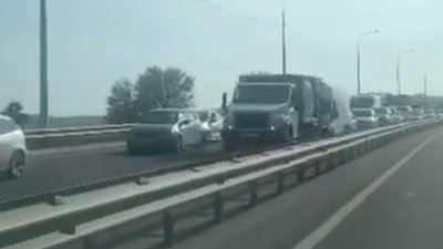 На виїзді з окупованого Севастополя утворився довжелезний затор після ранкової "бавовни" (ВІДЕО)