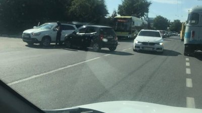 У Львові на Зеленій не розминулись автомобілі (ФОТО)
