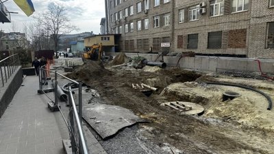 У Львові ремонти Садового позбавили жителів будинку заїзду (ВІДЕО)