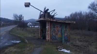 На Львівщині на Андрія фіру встановили на зупинку