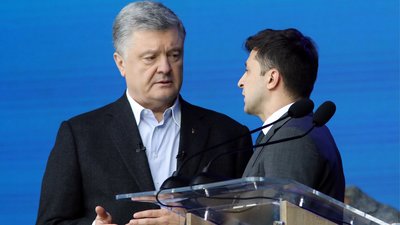 Рік по тому: як Порошенко з Зеленським на стадіон ходили (ФОТО)