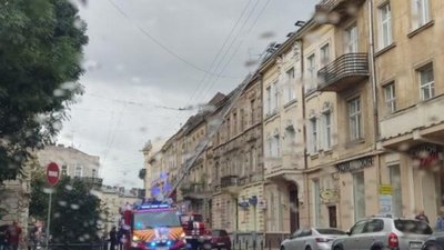 У Львові через пожежу перекрили рух (ВІДЕО)