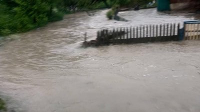 У Івано-Франківській області затопило село (ФОТО)