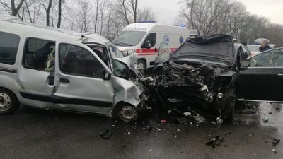 Смертельна ДТП в Івано-Франківській області: водій загинув, серед постраждалих є діти (ФОТО)