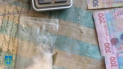 На Львівщині 22-річна жінка заробляла продажем наркотиків