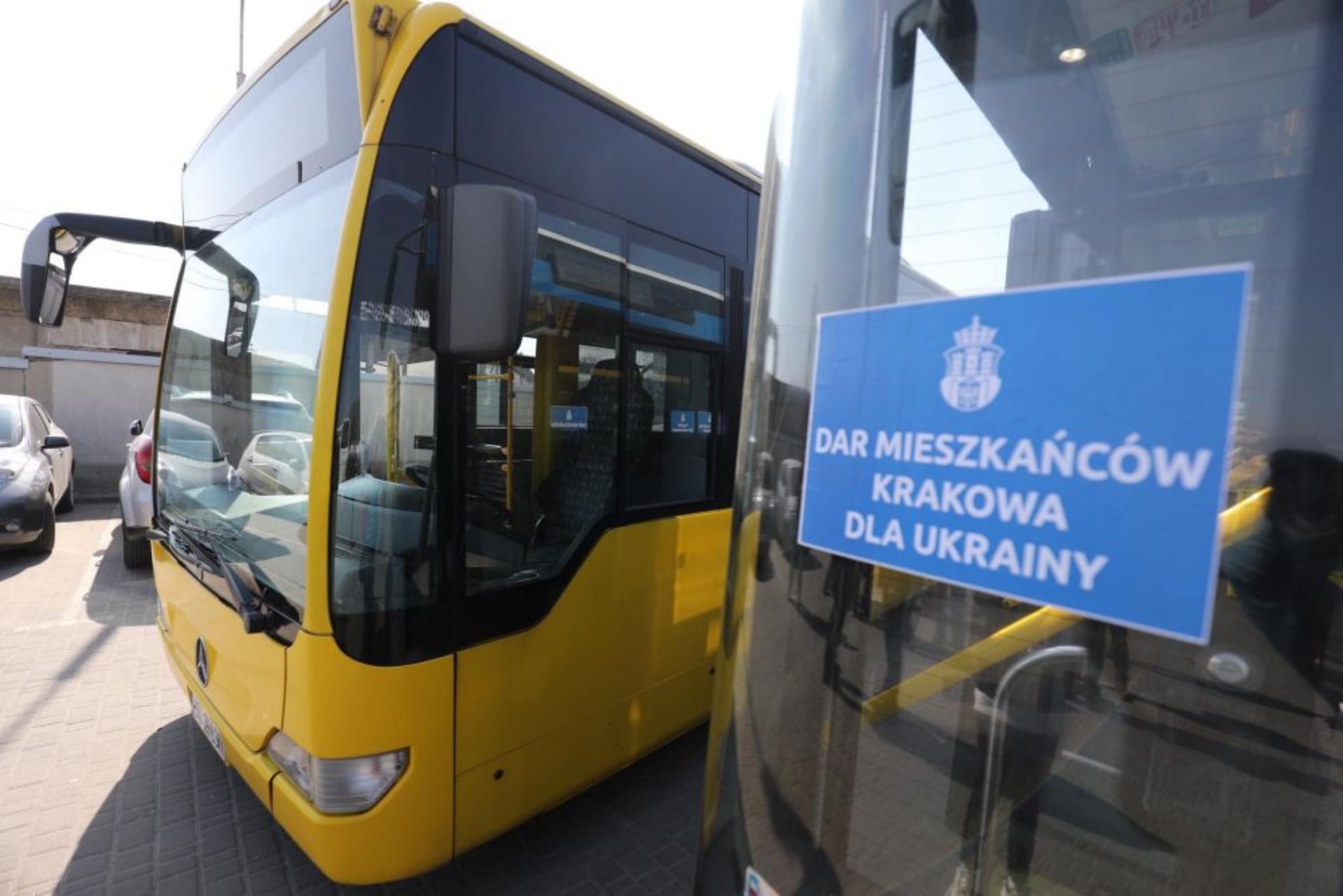 Львів отримав від польських міст 20 великих низькопідлогових автобусів