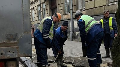 У центрі Львова прорвало водогін Садового