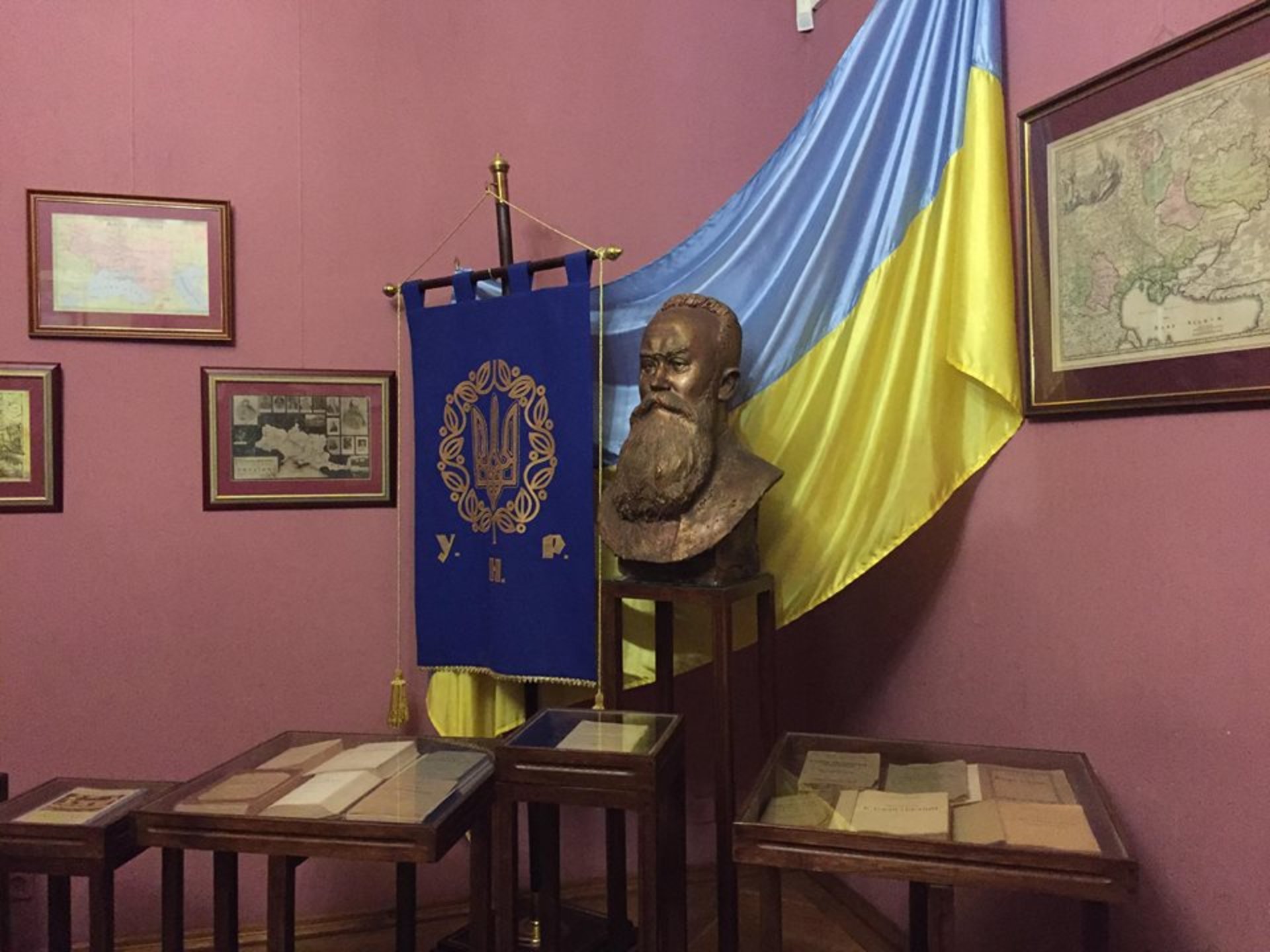 Державний меморіальний музей Грушевського у Львові.