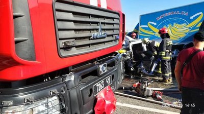 Біля Львова у масовій автотрощі постраждали люди з кількох областей України (ВІДЕО, ФОТО)