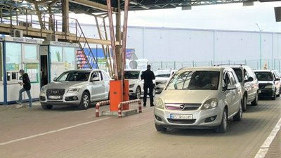 З України минулої доби вибули майже 38 тисяч осіб