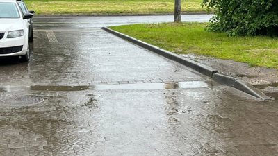 У Львові просять відремонтувати тротуари