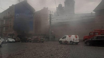 У Львові на Підвальній горить кафе (ФОТО, ВІДЕО)