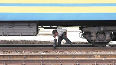 На Львівській залізниці масово порушують правила безпеки: затримано більше тисячі людей