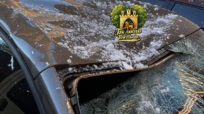 У Львові через падіння льоду пошкоджено автомобіль