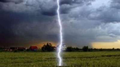 На Львівщині у жінку вдарила блискавка