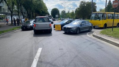 У Львові 18-річний водій електровелосипеда потрапив у аварію