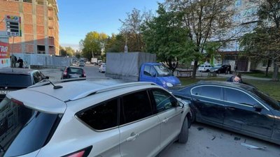 У Львові неподалік від управління поліції не розминулись автомобілі (ФОТО)