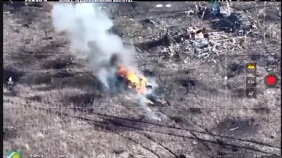Воїни 17-ої танкової бригади епічно знищили БМП росіян ударами FPV-дронів (ВІДЕО)