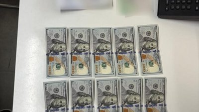 На Львівщині прикордонник відмовився від тисячі доларів