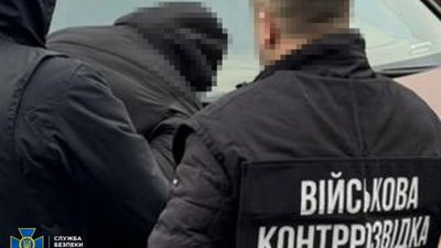 На Львівщині 32-річний чоловік допомагав виїхати за кордон