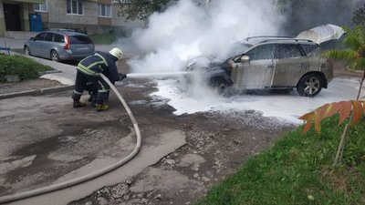 У Дрогобичі згорів автомобіль (ФОТО)