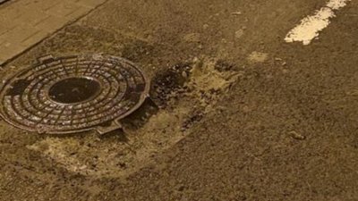 У Львові на вулицях вилізли ями: водіїв просять бути обережними (ФОТО)