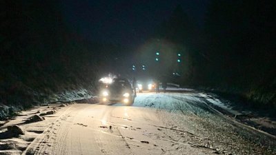 На Львівщині через сніг ускладнився рух на Східницькому перевалі (ФОТО)